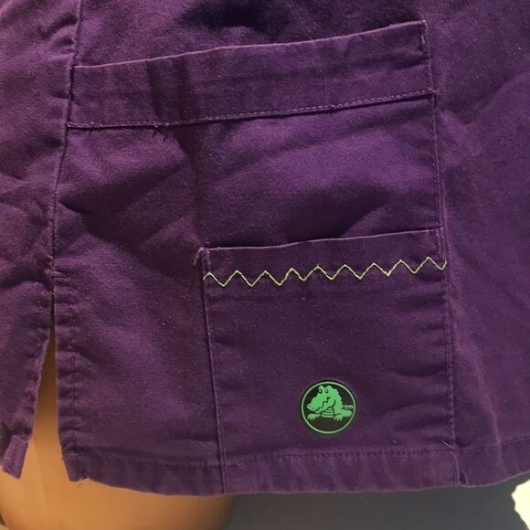 Crocs Purple Scrub Top Extra Small - Picture 4 of 13